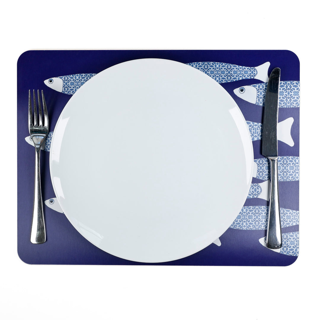 Jugendstil-Tischset mit ineinander verschlungenen Bäumen