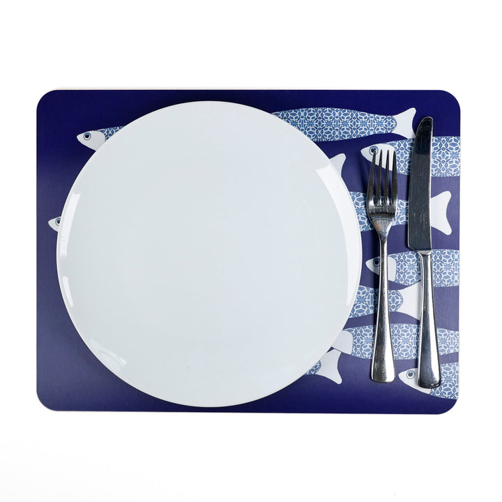 Jugendstil-Tischset mit ineinander verschlungenen Bäumen