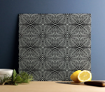 Celtic knot trivet - black and white