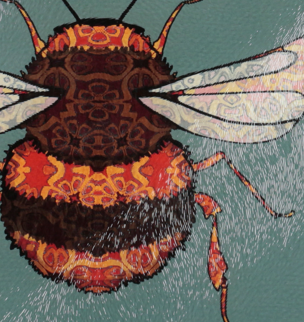 Bumble Bee Circular Chopping Board