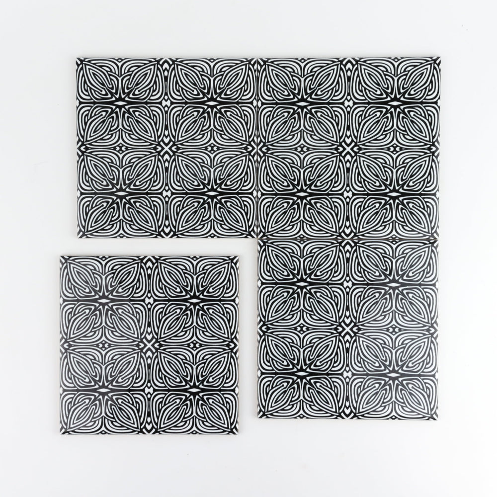 Black white "Celtic Knot" design tile