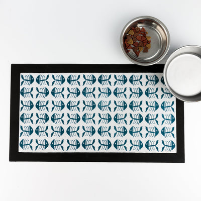 Blue and white 'Bonefish' non-slip cat food mat - DoodlePippin